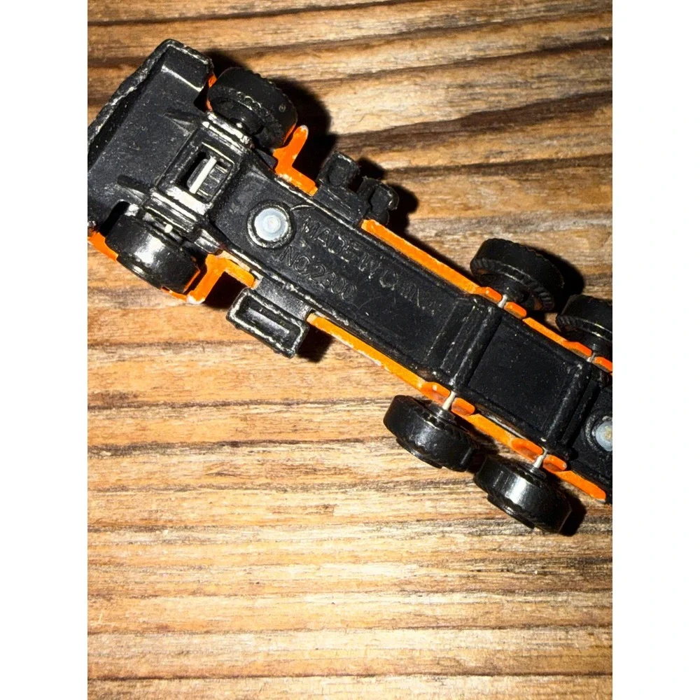 VTG 90s Unbranded Diecast Flatbed Semi Truck No 2800 Orange Small Toy Vehicle